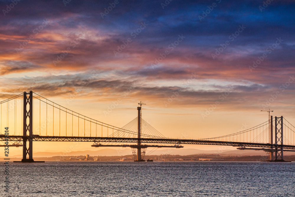 Obraz premium The Forth Road Bridge and Queensferry Crossing
