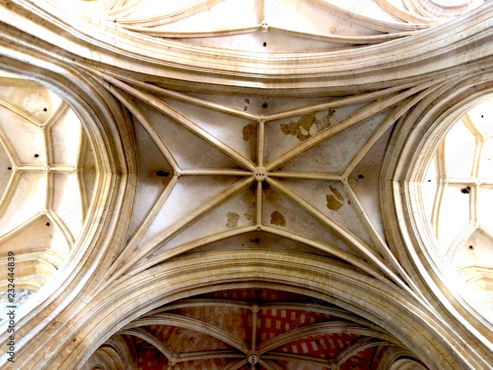 Geometrie di archi gotici, Bourg-en-bresse, Francia