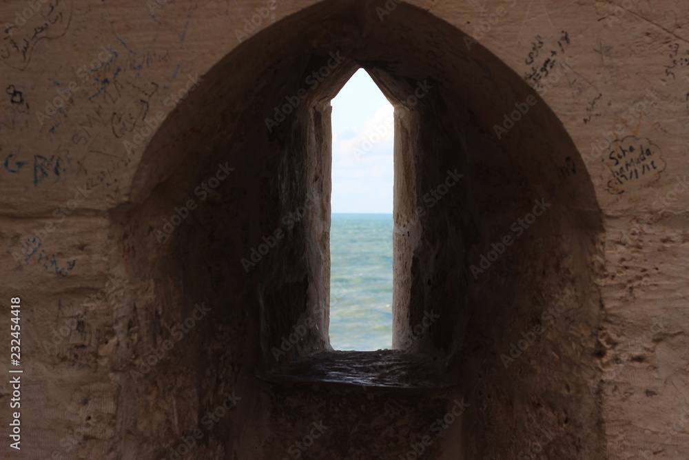 Wall window to the sea