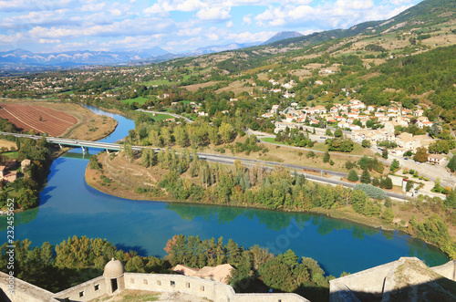 La Durance en amont de Sisteron. photo