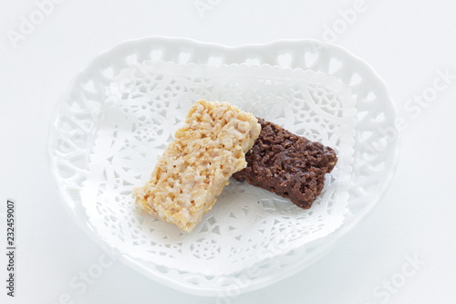 Crunchy white chocolate for tea break image