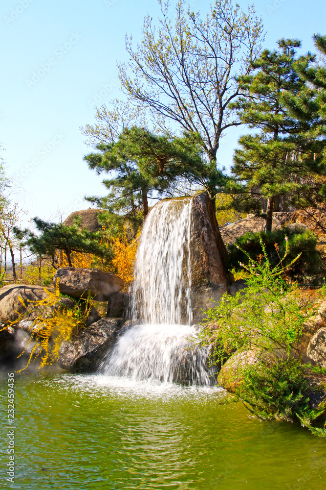 Obraz premium Waterfall and pool in the Panshan Mountain scenic spot, china
