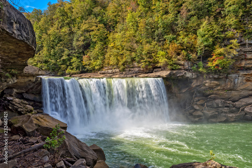 Tableau sur toile Waterfall At Cumberland Falls State Park In Kentucky
