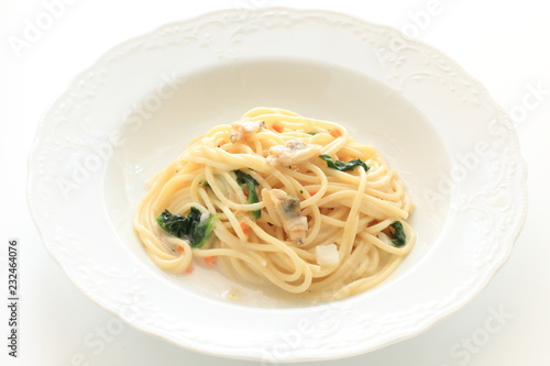 Itailian food, clam and spinach spaghetti