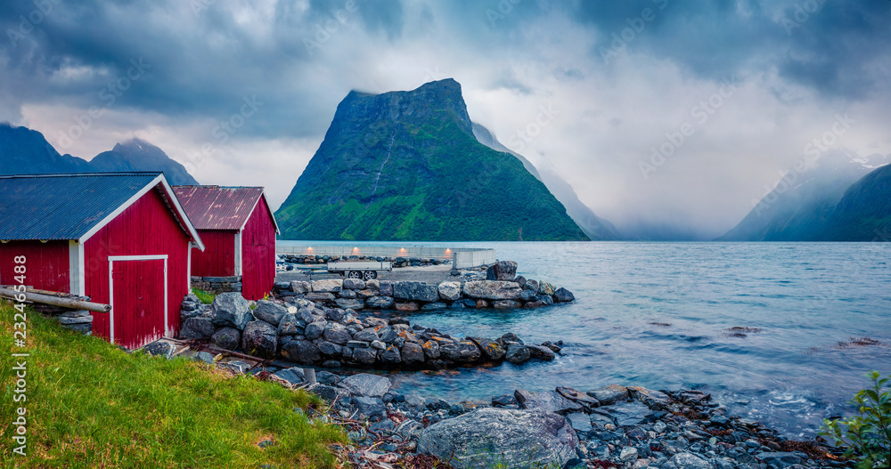 Colorful night scene of Hjorundfjorden fjord, Orsta municipality, More og Romsdal county. Dramatic evening view of Norway. Traveling concept background. - obrazy, fototapety, plakaty 