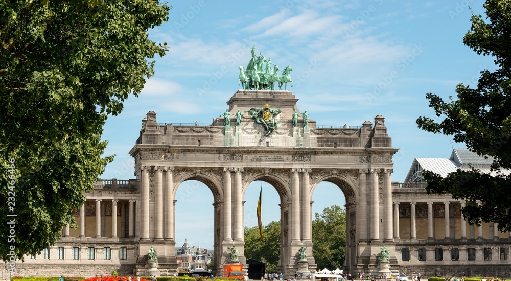 Obraz premium Triumphbogen, Jubelpark oder Park des 50-jährigen Jahrestags, Parc du Cinquantenaire, Brüssel, Belgien, Europa