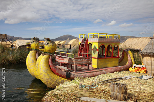 Schilfboote der Uros an den schwimmenden Inseln. Titicacasee. Peru photo