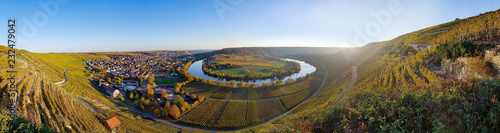 Tableau sur toile Panoramablick vom Aussichtspunkt Käsberg Kanzel bei Mundelsheim  auf den Neckar