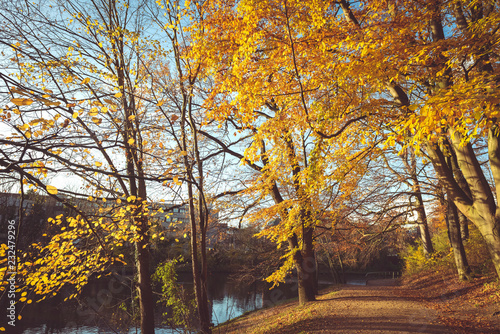 Frische Herbstluft genießen an der Trave