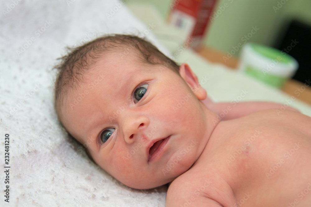 The newborn old 7 days after bathing The newborn old 7 days after bathing