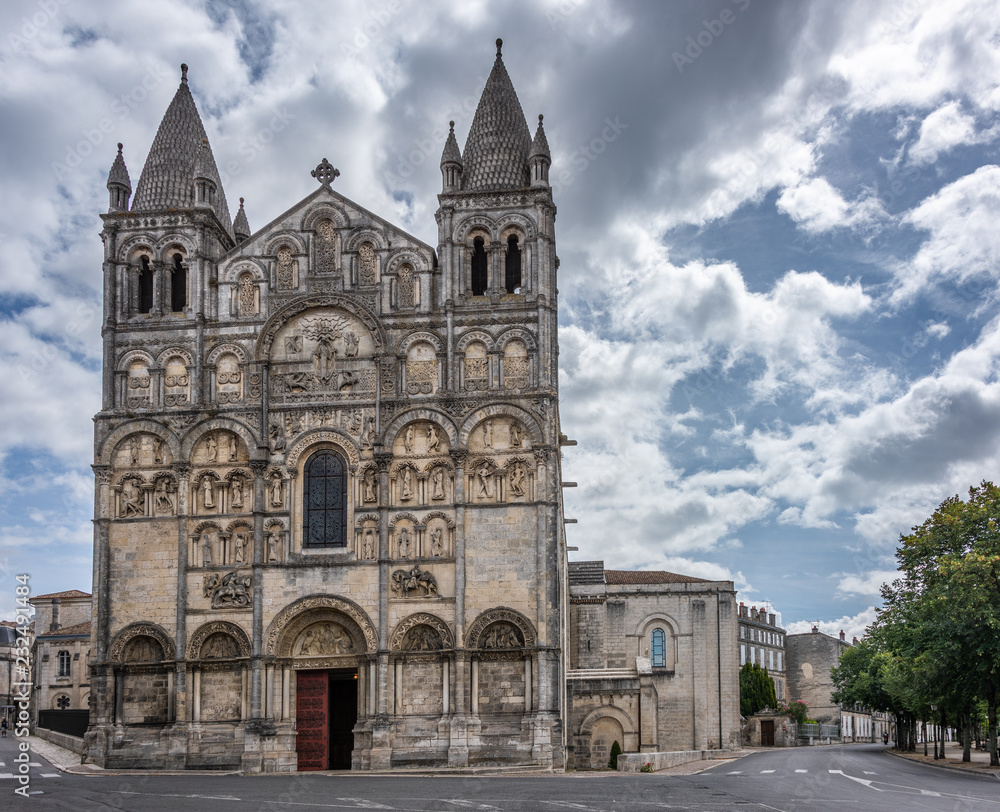 Fototapeta premium Cathédrale Saint-Pierre d'Angoulême