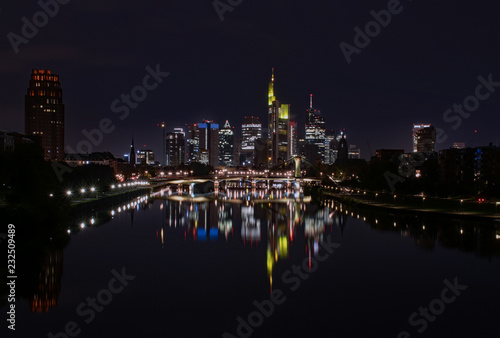 Blick auf die Frankfurter Skyline  Frankfurt  Hessen  Deutschland 