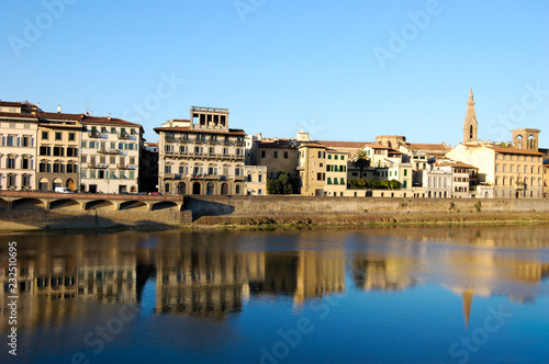 Florencia, reflejos en el río Arno