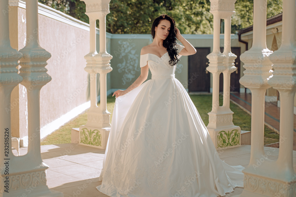 Obraz premium Elegant wedding salon is waiting for bride. Happy bride before wedding. Wonderful bridal gown. Beautiful wedding dresses in boutique. woman is preparing for wedding. Dreams come true. Happy moment