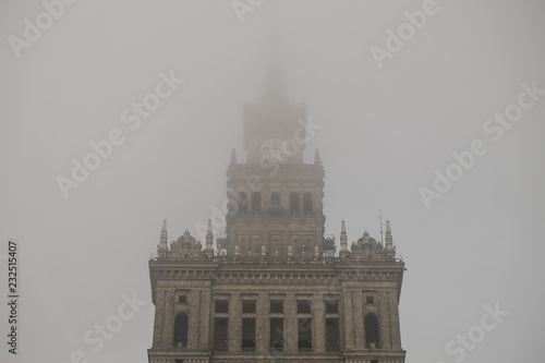 Smog nad Pa  acem Kultury i Nauki w Warszawie