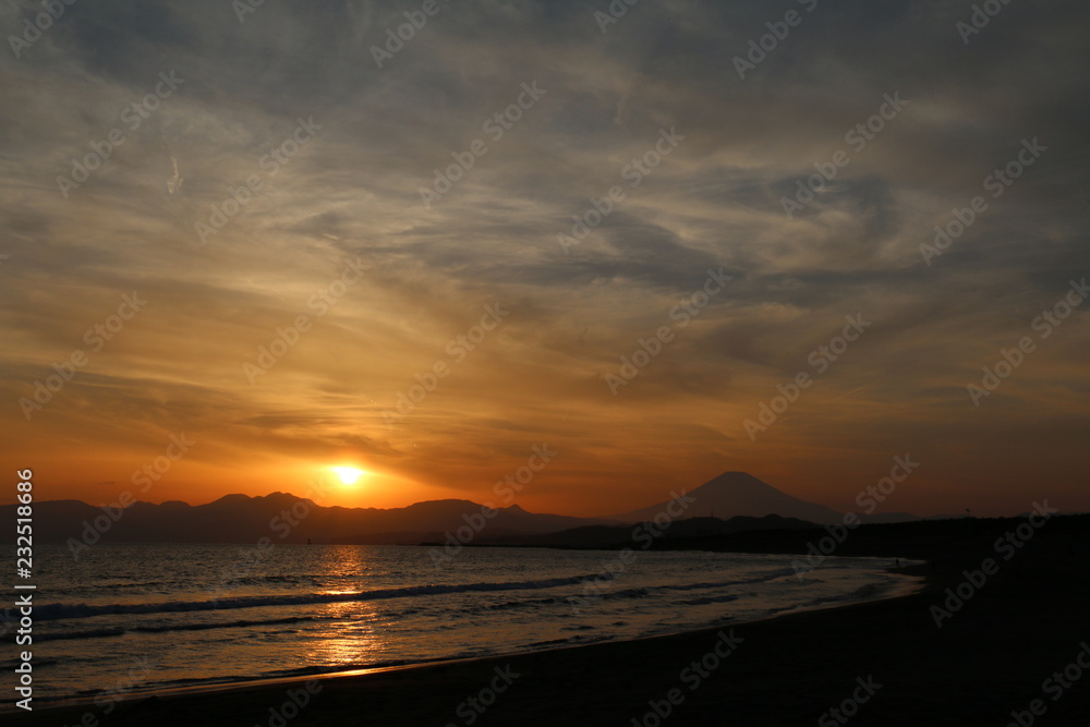 湘南の海と夕陽と時々富士山