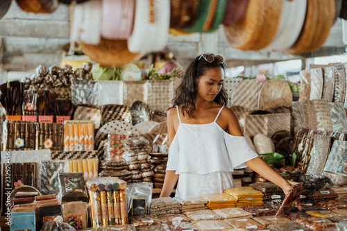 Photos asian woman with tanned skin in the souvenir shop