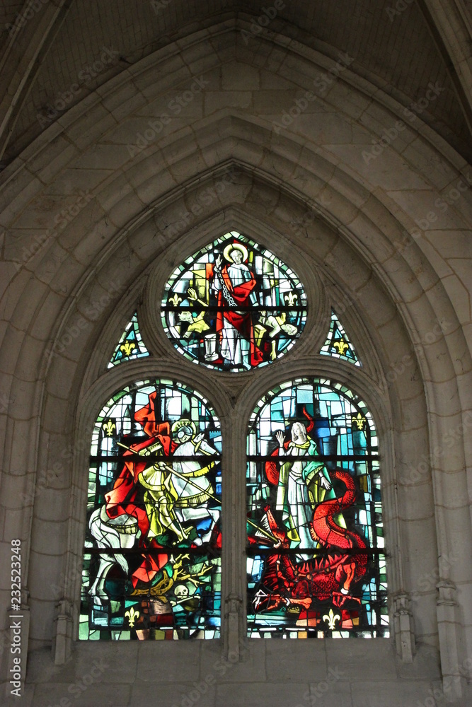 Vitrail dans l'église Saint-Nicolas de Beaumont-le-Roger : saint Georges et le dragon (par Max Ingrand) - 2 Vitrail dans l'église Saint-Nicolas de Beaumont-le-Roger : saint Georges et le dragon (par Max Ingrand) - 2