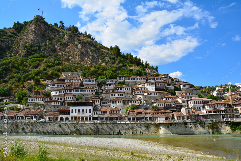 vieille-ville-de-berat-albanie-berat-old-town-albania-stock-photo