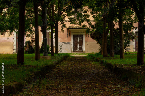 Rainy day at the park in Rome. © Imma