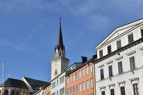 Villach, Stadt, Kärnten, Österreich, Oberkärnten, Dobratsch, Stadtkern, Altstadt, Stadtpfarrkirche, Kirche, St. Jakob, Jakob, Kirchturm, Drau, Brücke, Gasse, Fenster photo