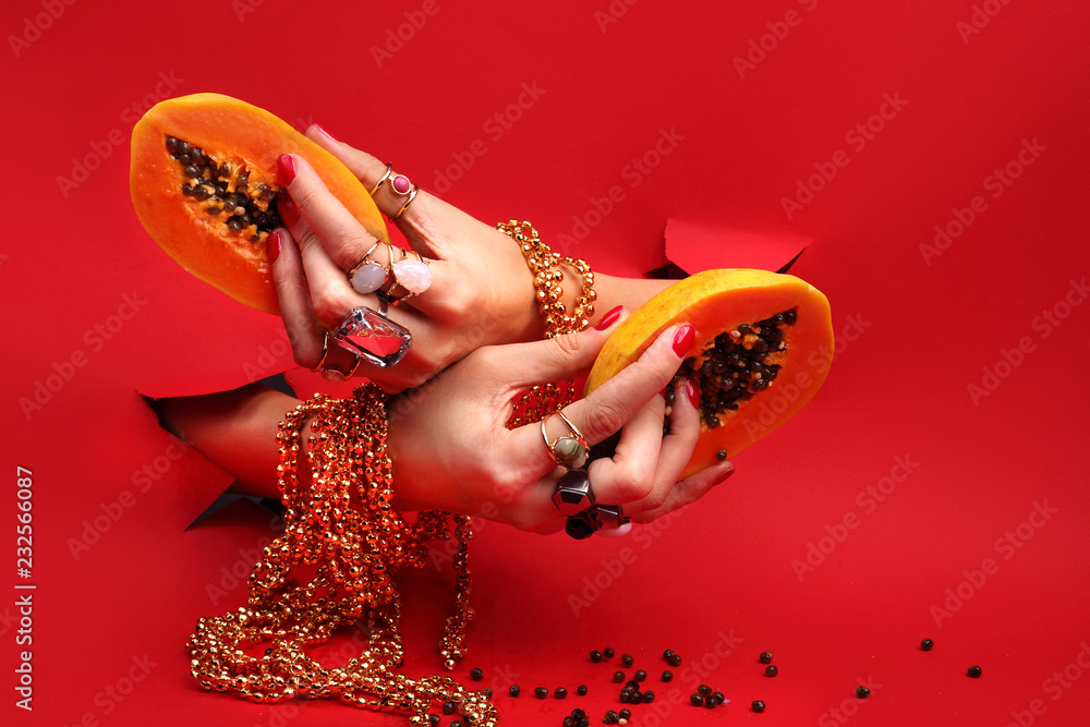 Kolorowy manicure. Kobieta trzyma w dłoniach kolorowe soczyste owoce - obrazy, fototapety, plakaty 