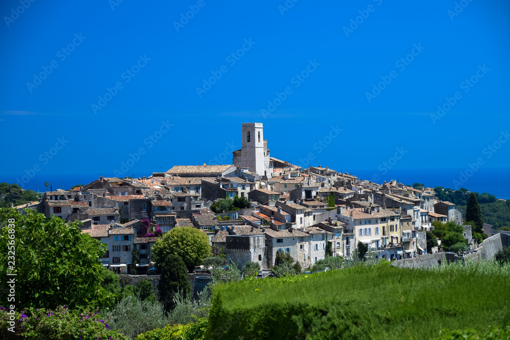 Obraz premium The hilltop medieval village of St Paul de Vence in Provence, France