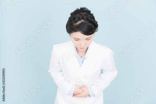 Fototapete 白衣を着た女性