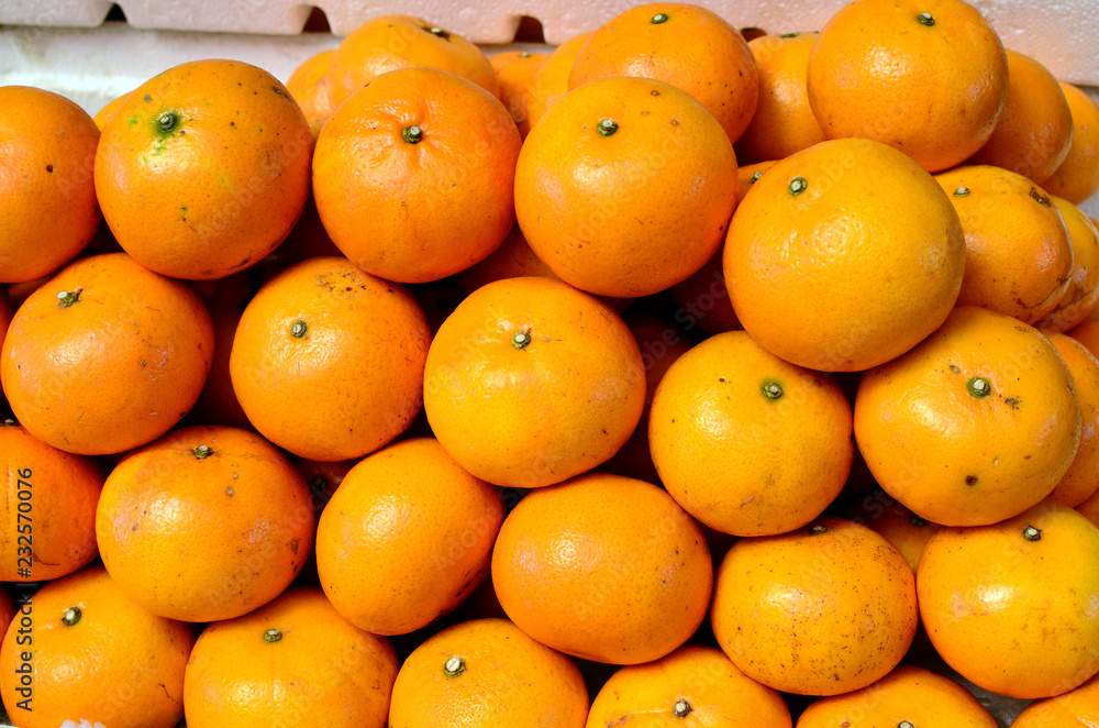 fresh orange fruit symmetrically to attrack buyers at market stall