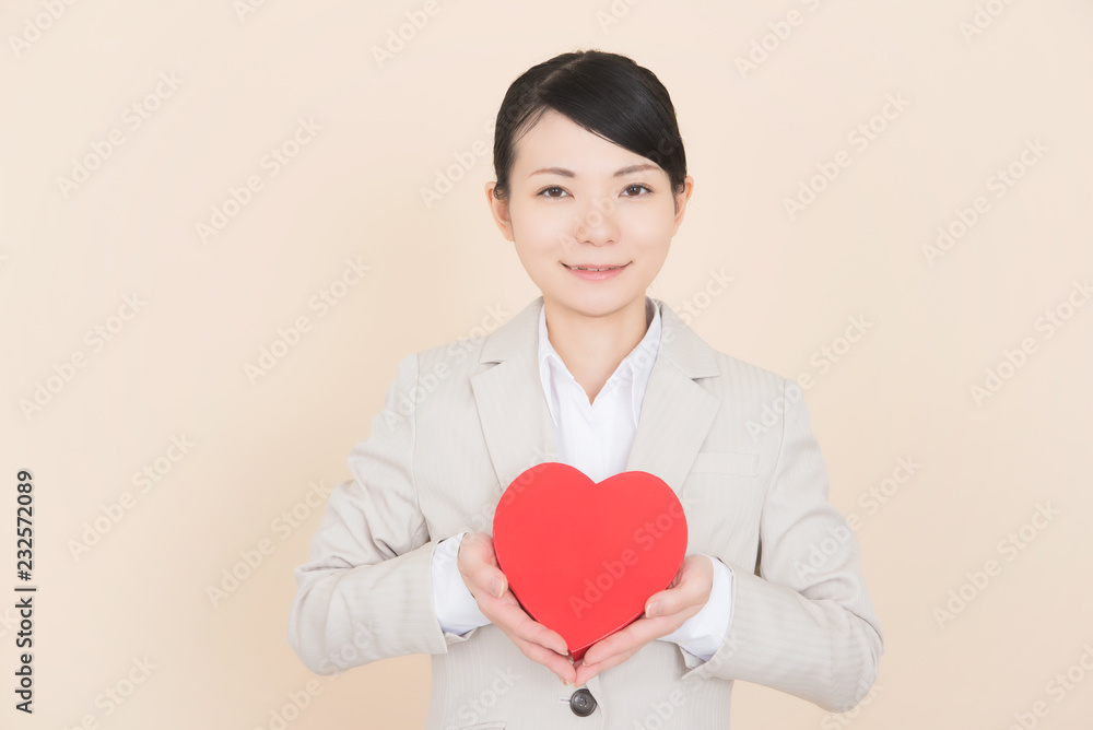 スーツを着た女性 スーツを着た女性