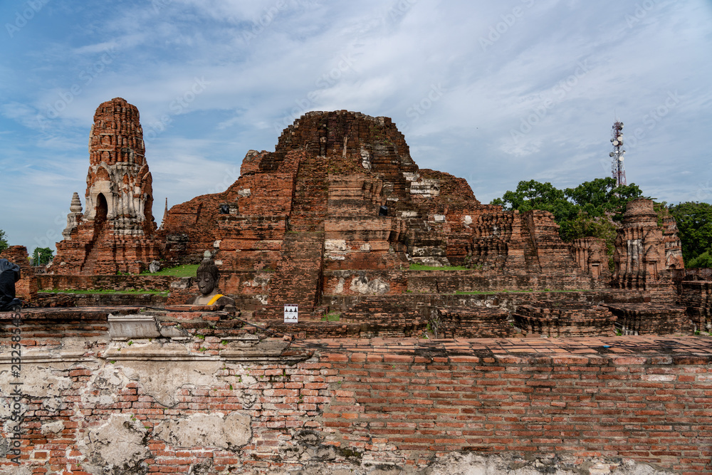Ruins at Wat Phra Mahathat, Ayutthaya histrorical park, Thailand