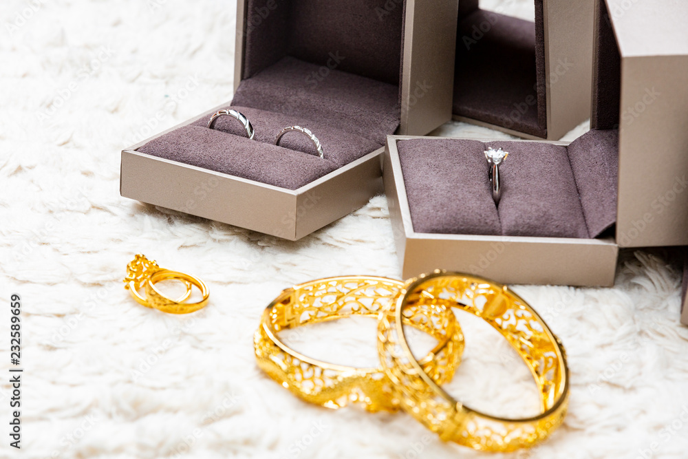 A Guide To Gold Wedding Rings | The Wedding Avenue