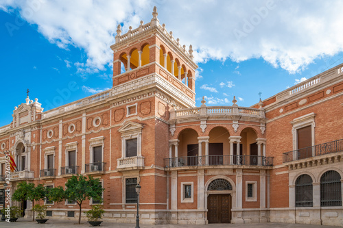 Valencia and its ancient and ultramodern architectures