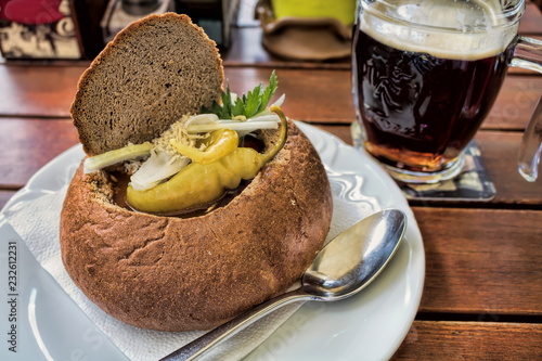 Obraz na płótnie Prag, Biergulasch w salonie
