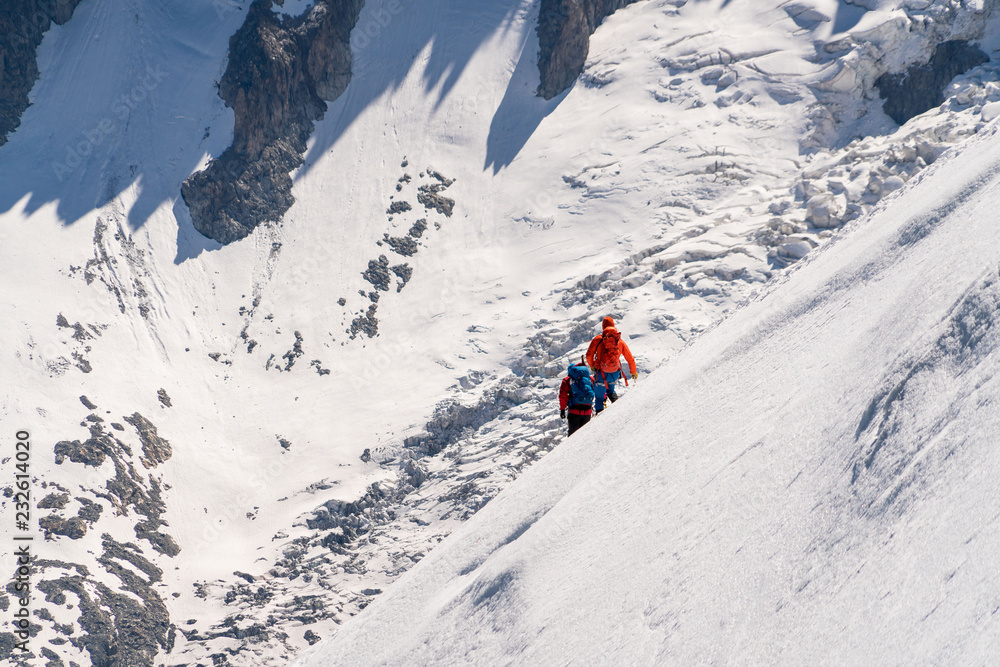 Alpinisme randonnée sur glace et neige Alpes Haute-savoie montagne