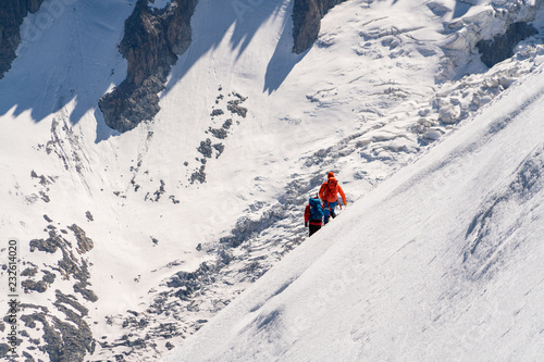 Alpinisme randonnée sur glace et neige Alpes Haute-savoie montagne