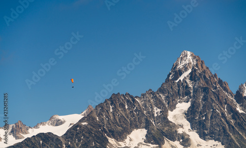 Vol de parepente pic montagne Alpes Chamonix France