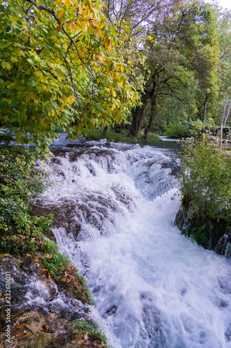 Fototapeta Naklejka Na Ścianę i Meble -  Parc naturel Krka chutes d'eau cascades Croatie