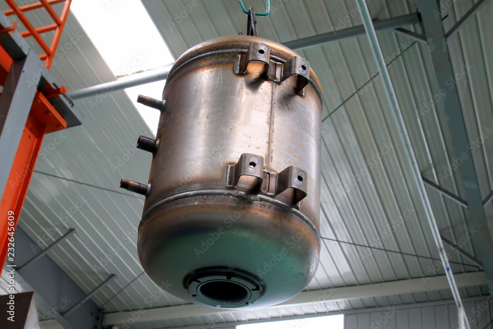 Stainless steel pressure water tank in the drive device