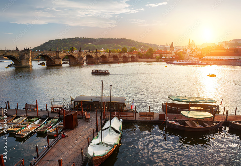 Fototapeta premium Dusk over Charles Bridge