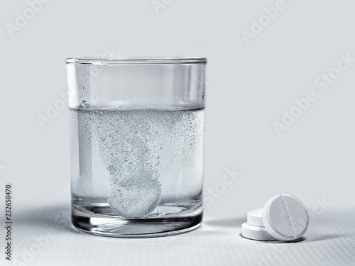 Dissolving effervescent tablets