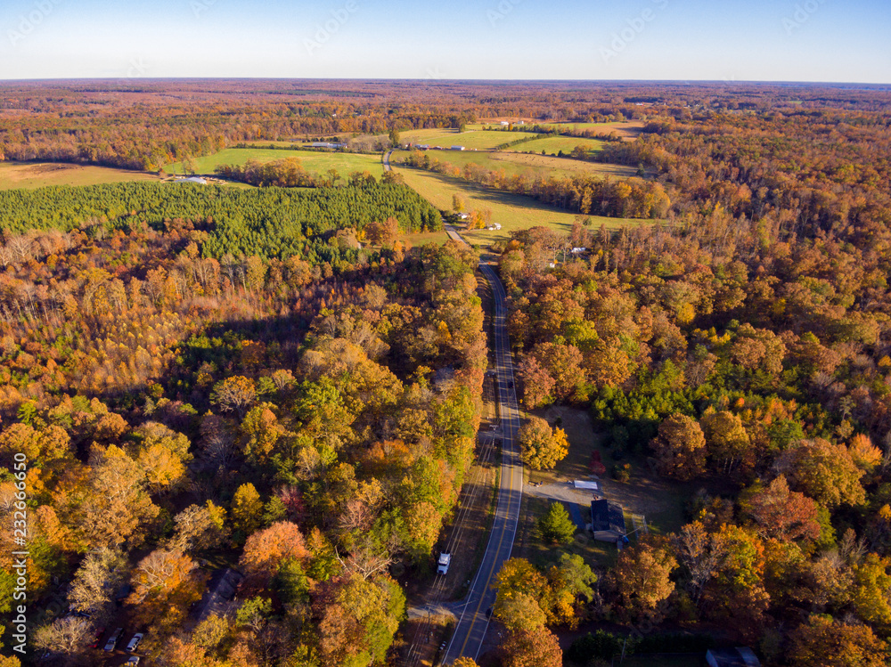 Φωτογραφία Aerial View of Farm Land in the Fall