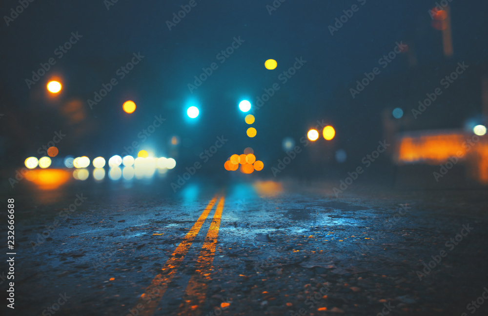 City street on rainy night - obrazy, fototapety, plakaty 