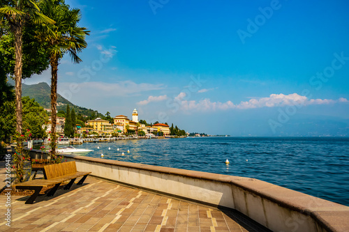 Vista lungo Garda lago presso Gardone Riviera in provincia di Brescia. 10 Settembre 2018 Gardone Riviera, Lombardia - Italia photo