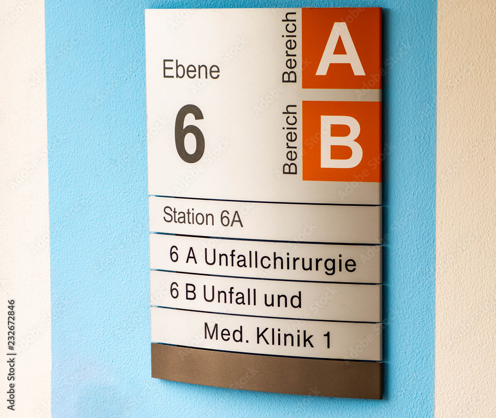 Obraz premium Sign indicating different accident trauma surgery departments at hospital