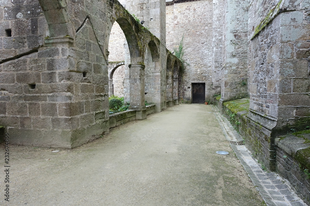Cloître Abbaye Saint-Magloire de Léhon