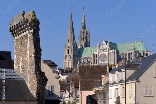 Canvas Print Cathedral Notre-Dame of Chartres with old vestige of the Porte Guillaume