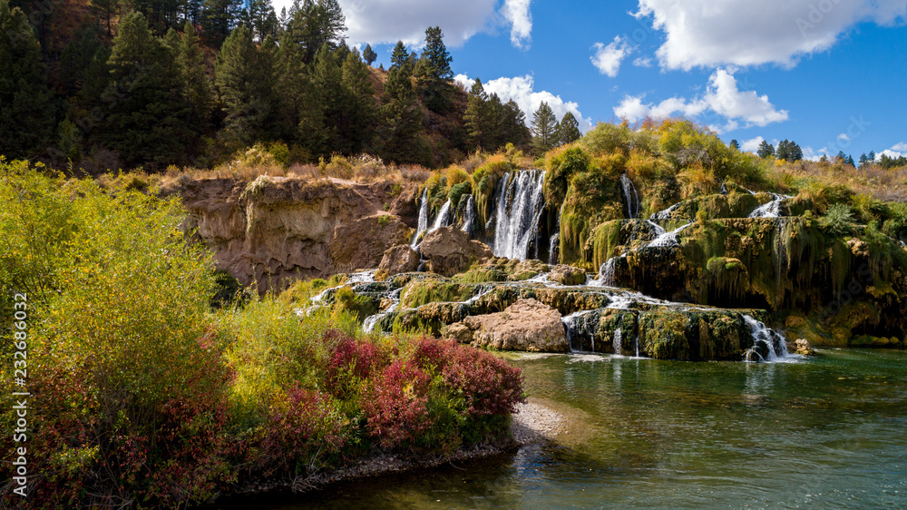 Obraz premium Waterfall on Fall Creek in Swan Falls valley in Idaho