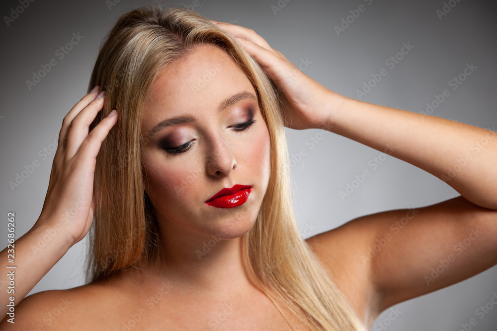 Naklejka premium beauty portrait of a blond woman over gray background