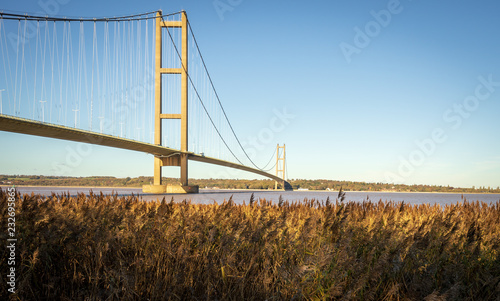 Single span suspension bridge crossing the Humber estuary 